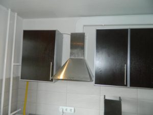 Установка вытяжки на кухне в Электростали